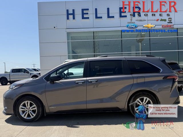 Used 2021 Toyota Sienna XSE AWD/4WD image 1