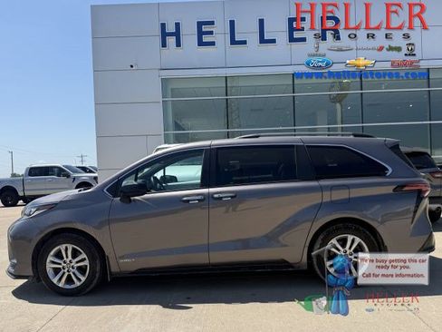 Used 2021 Toyota Sienna XSE AWD/4WD image 1