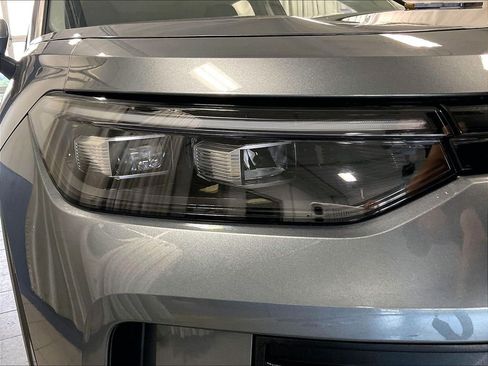 Used 2025 Volkswagen Tiguan SE w/ Panoramic Sunroof Package AWD/4WD image 33