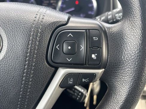 Used 2019 Toyota Highlander LE image 26