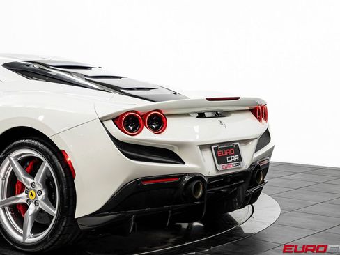 Used 2021 Ferrari F8 Tributo image 20