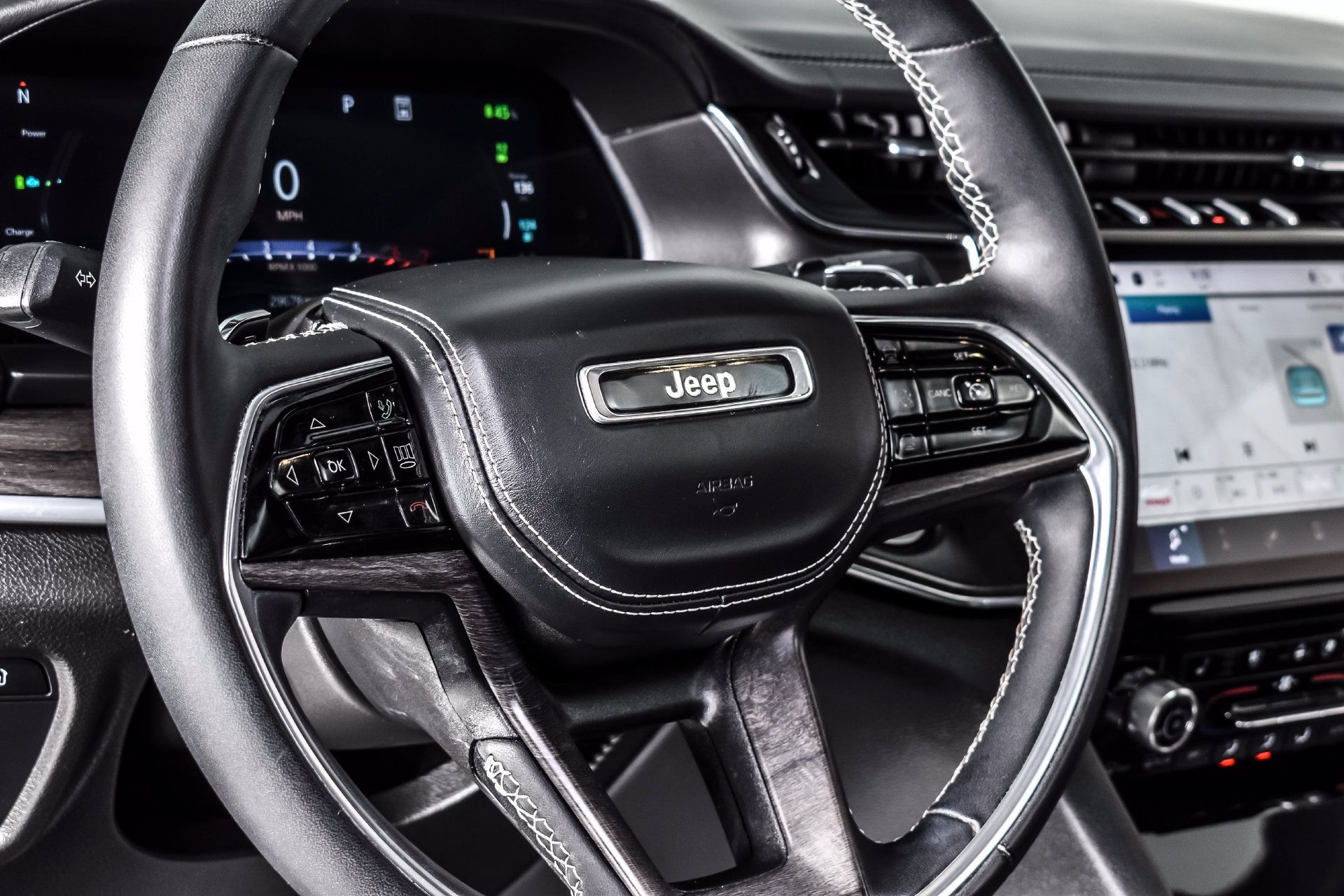 Used 2023 Jeep Grand Cherokee Overland w/ Luxury Tech Group IV AWD/4WD image 19