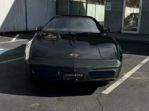 Used 1987 Chevrolet Corvette Coupe image 2