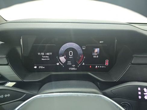 Used 2025 GMC Acadia Elevation image 25