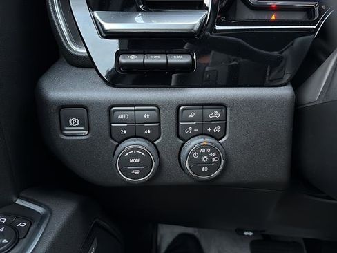 Used 2026 Chevrolet Silverado 1500 LTZ image 17