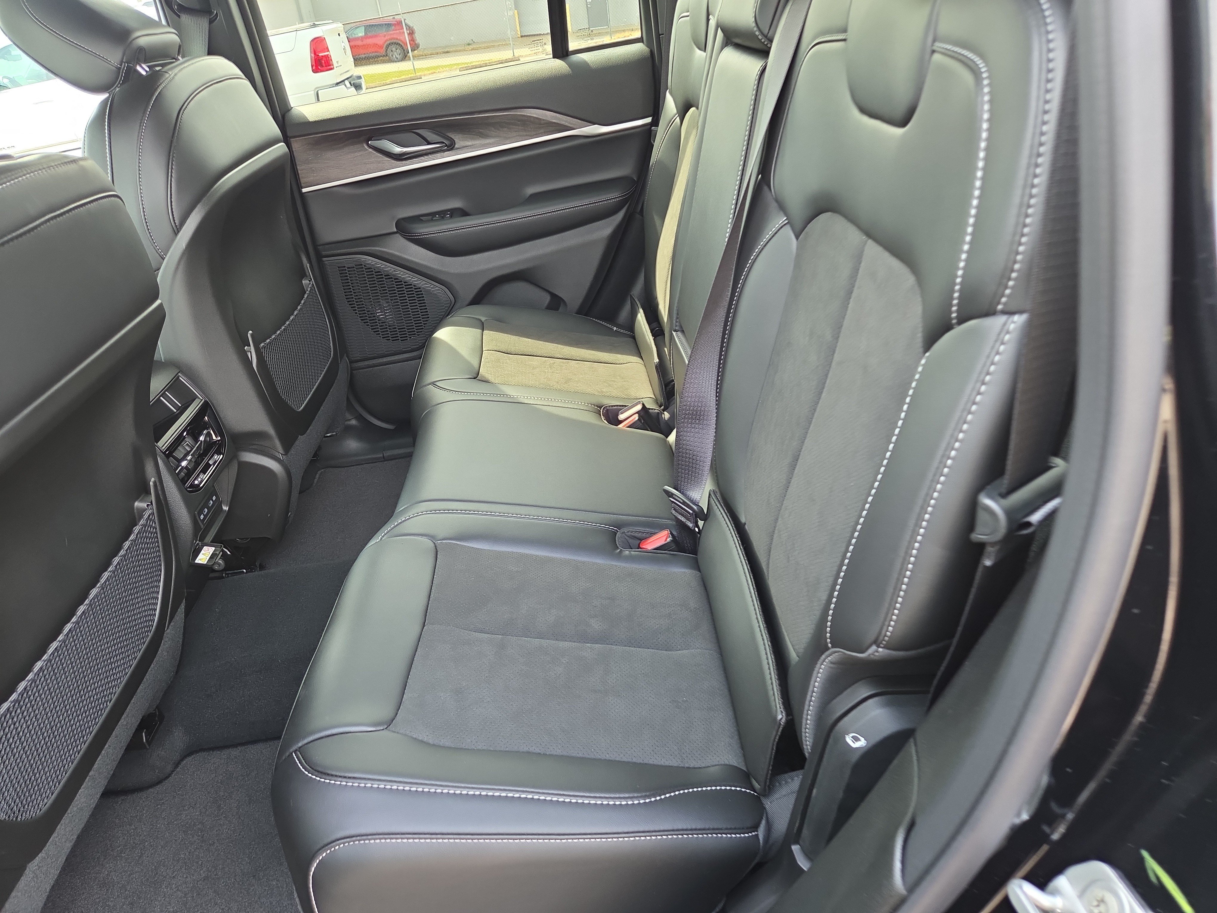 New 2027 Jeep Grand Cherokee 4WD image 6