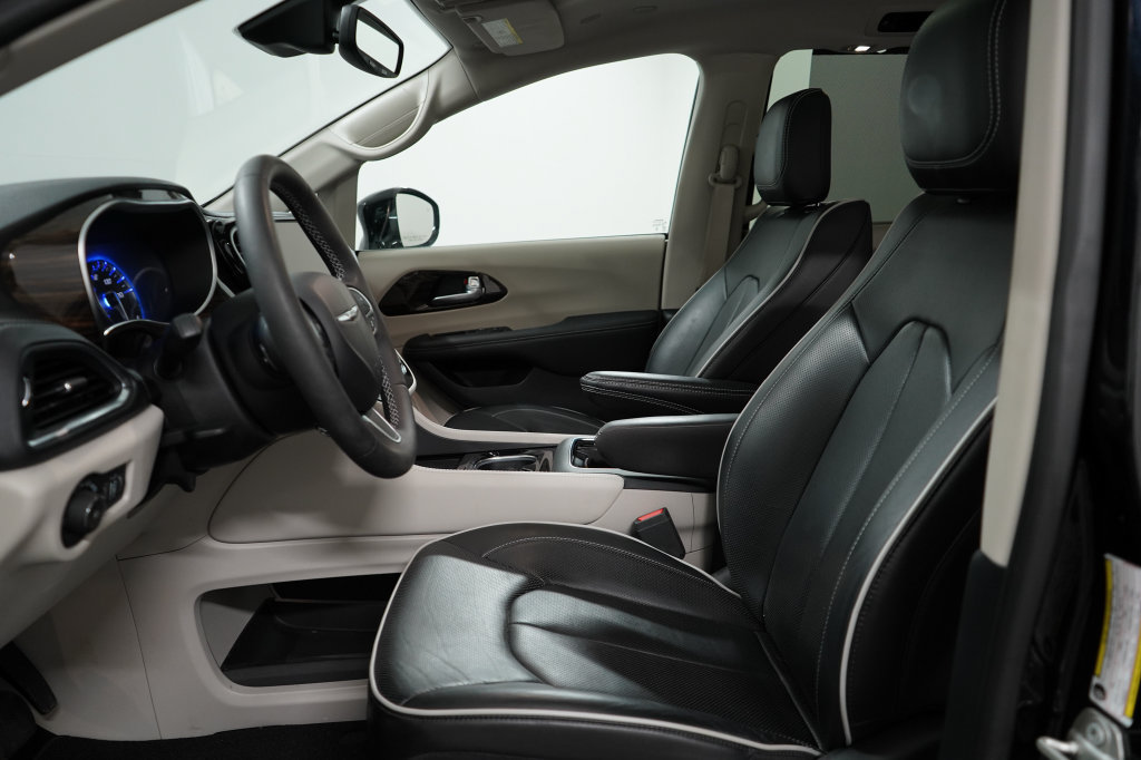 Certified 2024 Chrysler Pacifica Limited AWD/4WD image 13