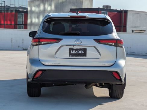 Used 2024 Toyota Highlander LE image 6