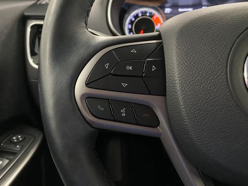 Used 2019 Jeep Cherokee Limited w/ Luxury Group AWD/4WD image 16