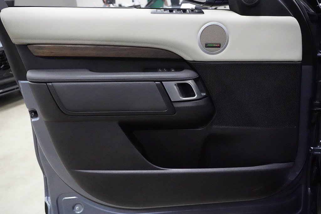Used 2018 Land Rover Discovery HSE AWD/4WD image 9