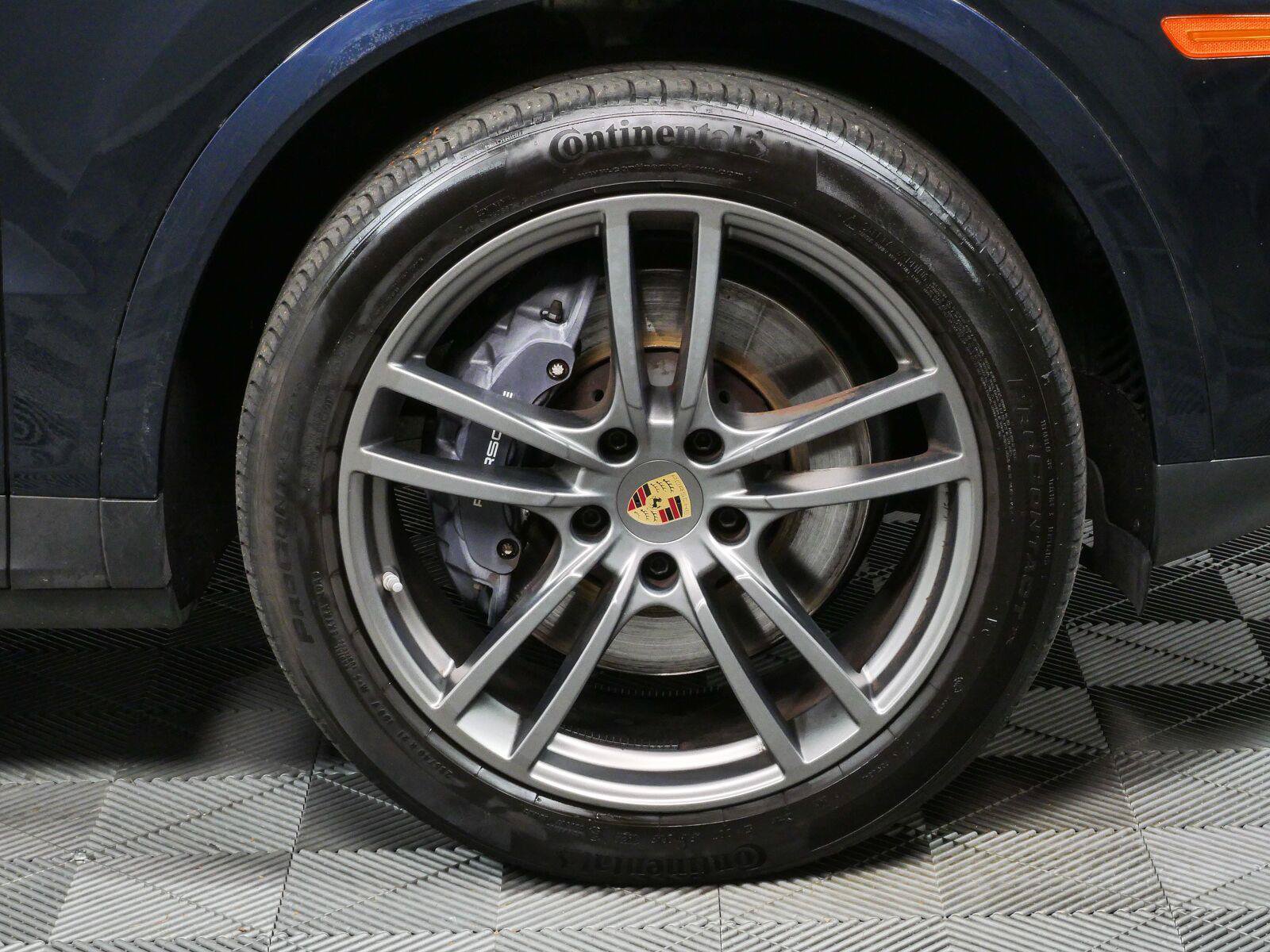 Certified 2023 Porsche Cayenne Platinum Edition AWD/4WD image 40