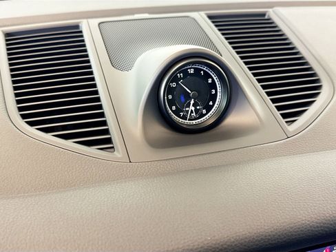 Certified 2025 Porsche Macan image 29