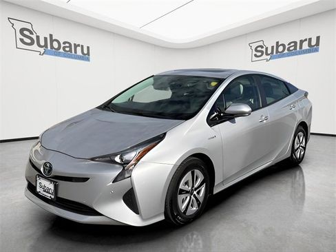 Used 2018 Toyota Prius Four image 3