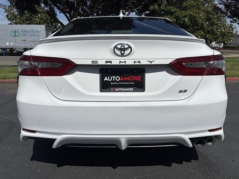 Used 2019 Toyota Camry SE w/ Convenience Package FWD image 9