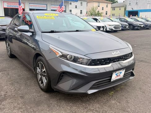 Used 2024 Kia Forte LXS FWD image 2