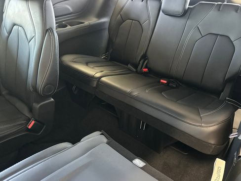 New 2026 Chrysler Pacifica Select image 15