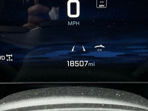 Used 2025 Chevrolet Equinox LT image 37