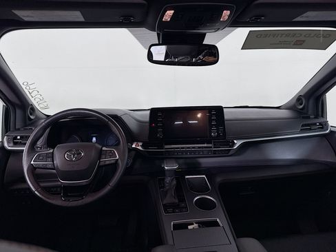 Certified 2022 Toyota Sienna XSE image 24
