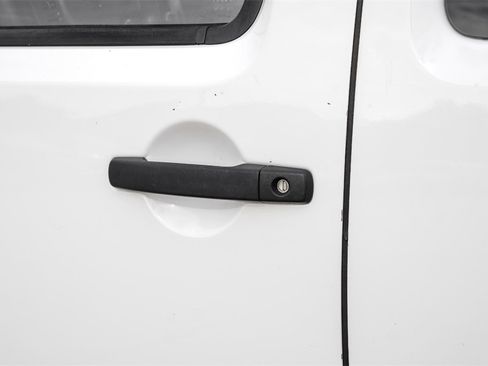 Used 2019 Nissan Frontier S image 37