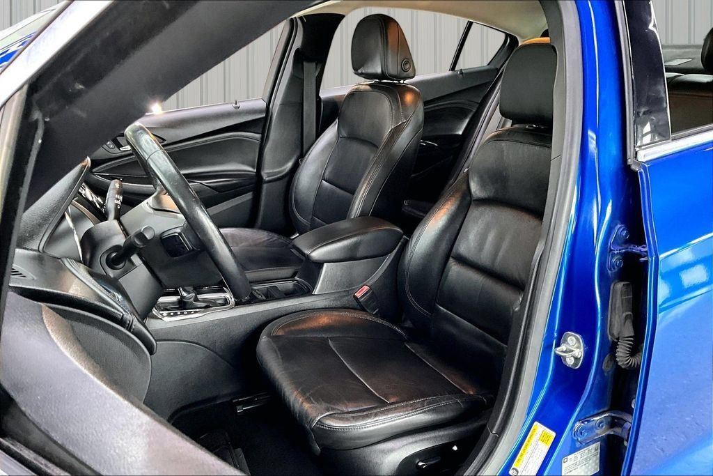 Used 2018 Chevrolet Cruze Premier w/ Enhanced Convenience Package FWD image 21
