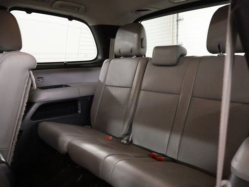 Used 2016 Toyota Sequoia Platinum image 31