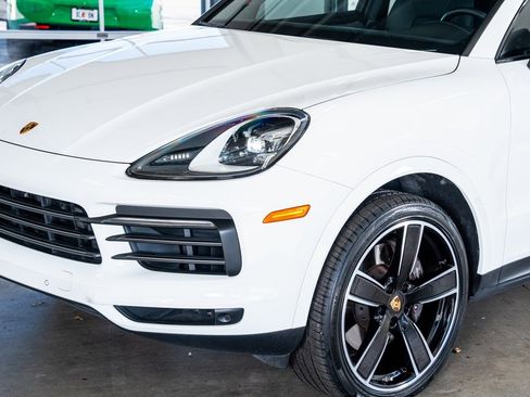 Used 2023 Porsche Cayenne Platinum Edition image 12