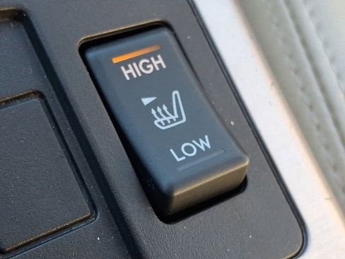 Used 2012 Subaru Outback 3.6R Limited w/ Moonroof Pkg image 22