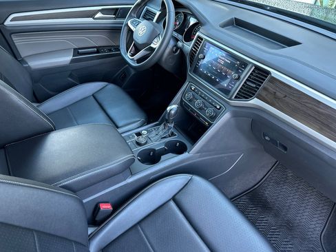Used 2021 Volkswagen Atlas SE w/ Towing Package image 18