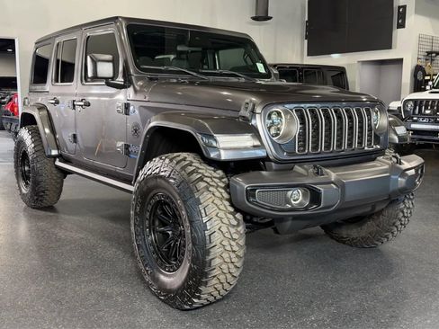 Used 2024 Jeep Wrangler Unlimited image 2