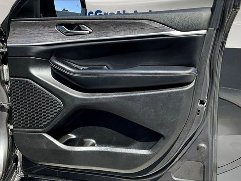 Used 2023 Jeep Grand Cherokee L Limited image 29