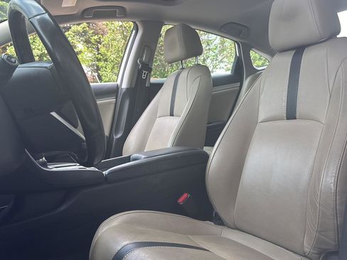 Used 2017 Honda Civic Touring image 2