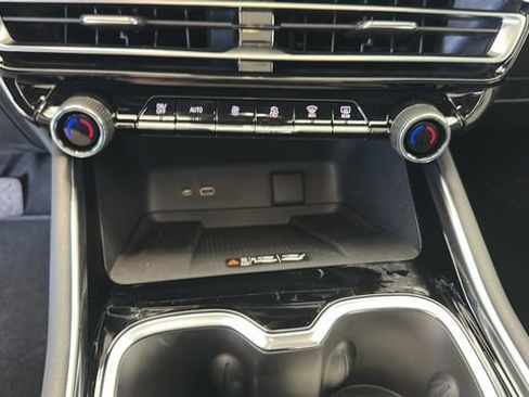 New 2026 Chevrolet Traverse LT image 12