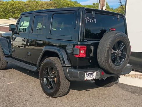 Used 2020 Jeep Wrangler Unlimited Sahara AWD/4WD image 3