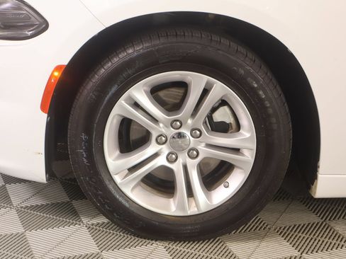Used 2022 Dodge Charger SXT w/ Leather Interior Group RWD image 19