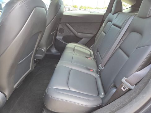 Used 2024 Tesla Model Y 2WD image 19