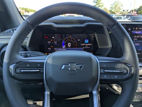 New 2025 Chevrolet Colorado Trail Boss w/ Off-Road Front Bumper Package image 18