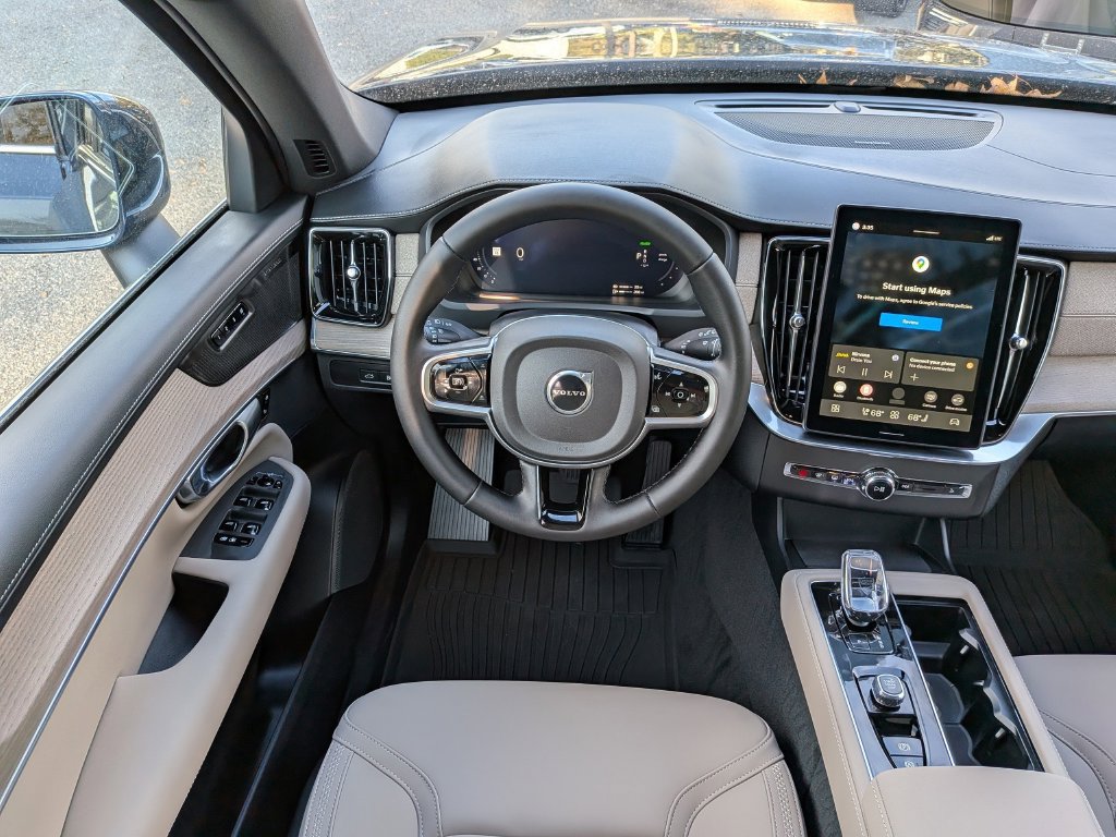 New 2026 Volvo XC90 T8 Plus w/ Protection Package Premier AWD/4WD image 16