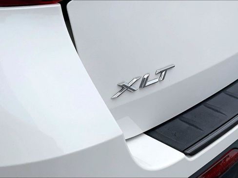 Used 2022 Ford Explorer XLT w/ Equipment Group 202A AWD/4WD image 8