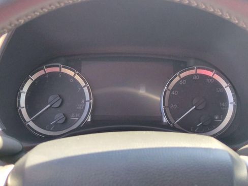 Used 2024 Toyota Highlander XLE image 18