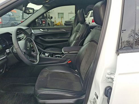 Used 2023 Jeep Grand Cherokee Altitude image 22