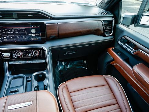 Used 2024 GMC Sierra 3500 Denali Ultimate image 15