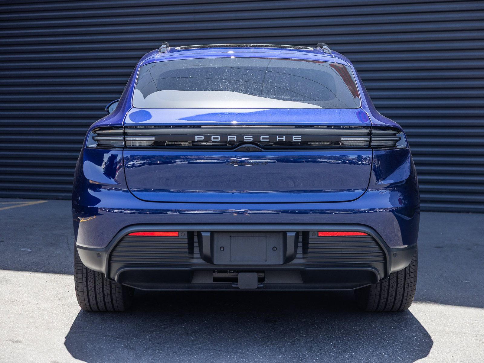 Certified 2025 Porsche Macan 4 Electric AWD/4WD image 9