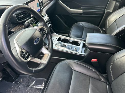 Used 2024 Ford Explorer Limited image 7