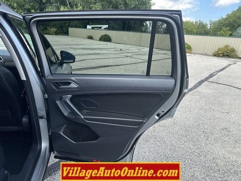 Used 2020 Volkswagen Tiguan SE w/ Panoramic Sunroof Package AWD/4WD image 35