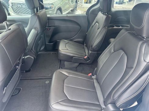 Used 2026 Chrysler Pacifica Select w/ S Appearance Package image 15