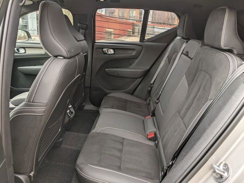 Certified 2025 Volvo XC40 B5 Plus image 23