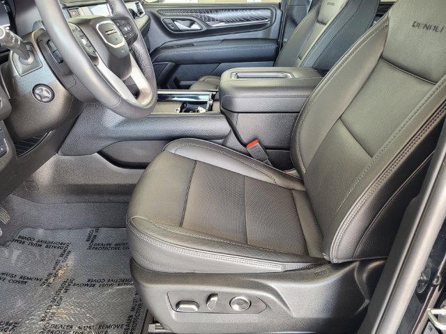 Used 2024 GMC Yukon Denali w/ Advanced Technology Package AWD/4WD image 17
