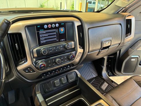 Used 2018 GMC Sierra 2500 Denali w/ Duramax Plus Package AWD/4WD image 16