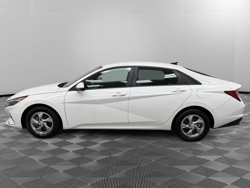 Certified 2023 Hyundai Elantra SE image 2