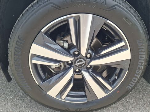 Used 2024 Nissan Rogue SL w/ SL Premium Package FWD image 25